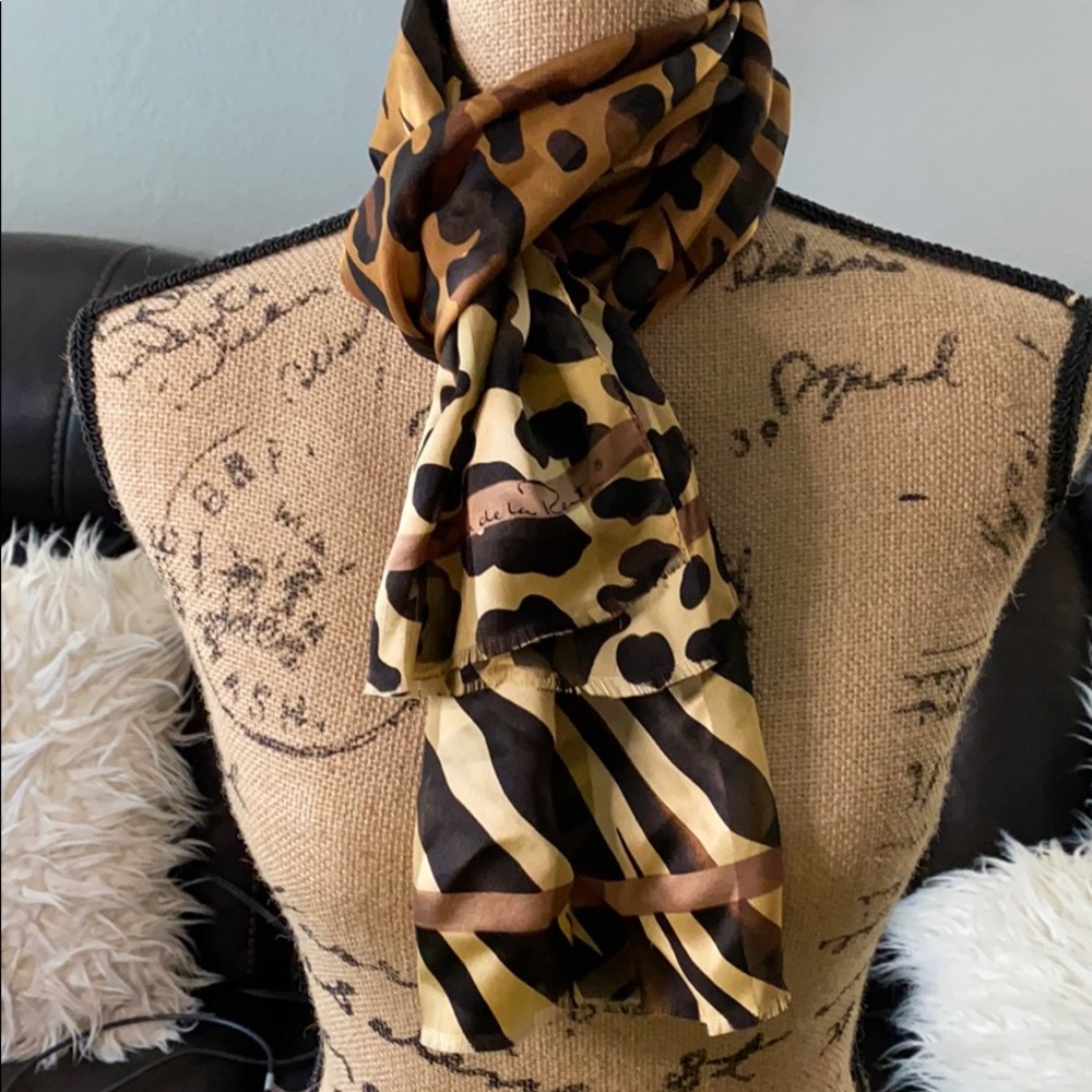 Vintage Oscar Dela Renta scarf - Picture 5 of 5
